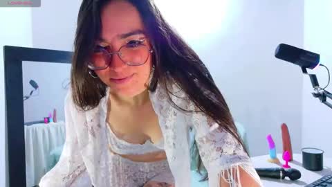 Emmily Roberts online show from October 2025 03:40:02 AM