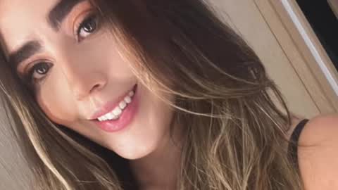 Snapshot of emi_royse chatting on February 2025 08:16:02 PM emi_royse online show from February 2025 08:16:02 PM