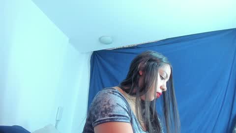 Snapshot of emiily15_ chatting on January 2025 05:56:01 PM Emi online show from January 2025 05:56:01 PM