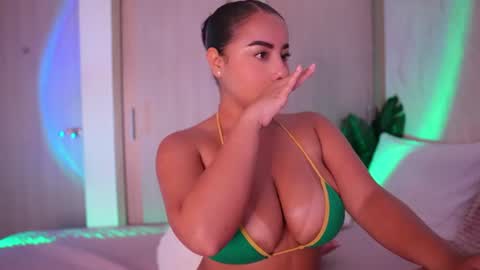 Snapshot of emiily_bell chatting on July 2026 01:59:01 PM online show from July 2026 01:59:01 PM