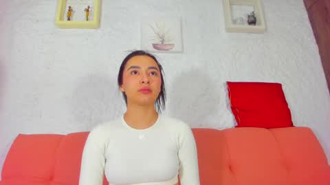 Snapshot of emiily_s chatting on December 2024 12:01:02 PM Emily online show from December 2024 12:01:02 PM