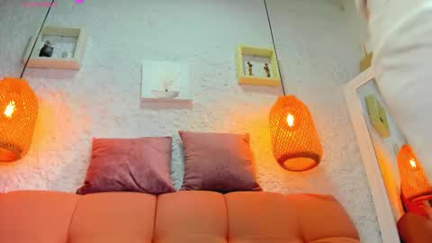 Snapshot of emiily_s chatting on October 2025 12:01:02 PM Emily online show from October 2025 12:01:02 PM