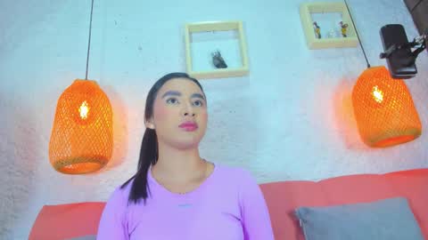 Snapshot of emiily_s chatting on November 2025 12:06:01 PM Emily online show from November 2025 12:06:01 PM