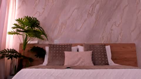 Emily online show from November 2025 12:16:02 PM