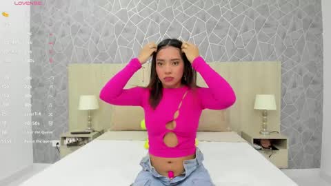 Emili Lenus online show from February 2025 11:22:01 AM