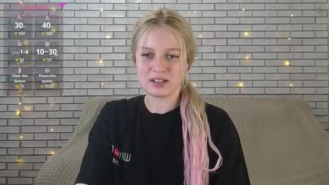 Snapshot of emiliaduchess chatting on December 2024 03:22:02 PM Amili online show from December 2024 03:22:02 PM