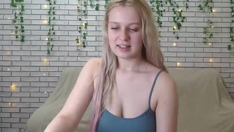 Snapshot of emiliaduchess chatting on December 2024 06:09:01 PM Amili online show from December 2024 06:09:01 PM