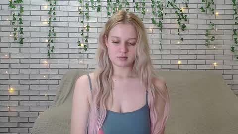 Snapshot of emiliaduchess chatting on December 2024 10:50:02 AM Amili online show from December 2024 10:50:02 AM