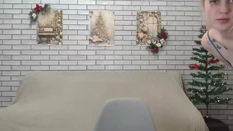 Snapshot of emiliaduchess chatting on December 2024 06:24:02 AM Amili online show from December 2024 06:24:02 AM