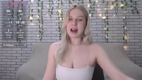 Snapshot of emiliaduchess chatting on February 2025 01:19:02 PM Amili online show from February 2025 01:19:02 PM