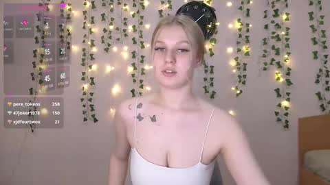 Snapshot of emiliaduchess chatting on March 2025 06:11:02 PM Amili online show from March 2025 06:11:02 PM