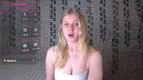 Snapshot of emiliaduchess chatting on September 2025 11:21:01 AM Amili online show from September 2025 11:21:01 AM