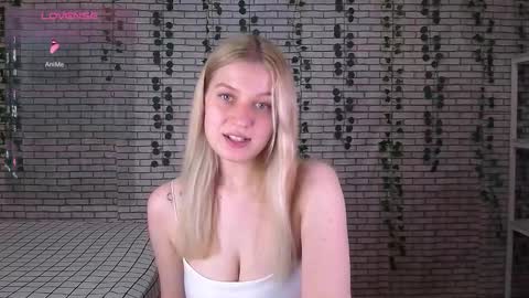 Snapshot of emiliaduchess chatting on September 2025 10:51:01 AM Amili online show from September 2025 10:51:01 AM