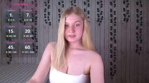 Snapshot of emiliaduchess chatting on October 2025 12:28:02 PM Amili online show from October 2025 12:28:02 PM