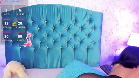 Snapshot of emilie_james chatting on December 2024 08:44:02 PM Emilie James online show from December 2024 08:44:02 PM