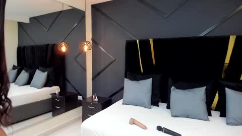 Emillie online show from January 2025 05:15:02 PM