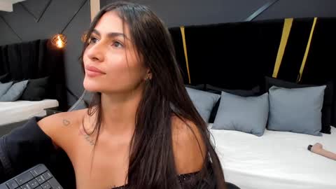 Emillie online show from January 2025 08:03:02 PM