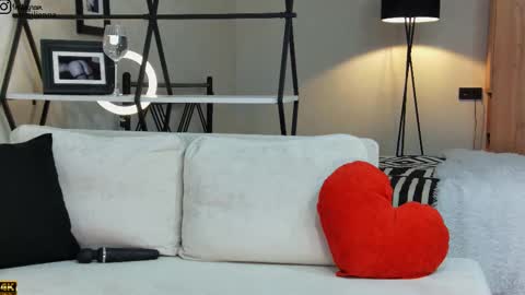 Snapshot of emiljanna chatting on February 2025 04:32:02 AM Emiljanna online show from February 2025 04:32:02 AM