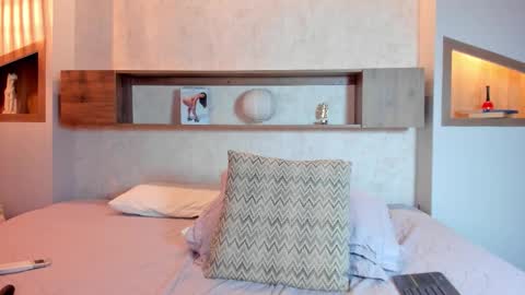 Snapshot of emilly_beaumontt chatting on January 2026 07:11:01 PM Emily Beaumont. online show from January 2026 07:11:01 PM