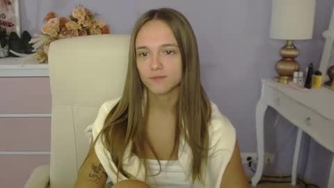 Emilly online show from November 2025 02:44:01 PM