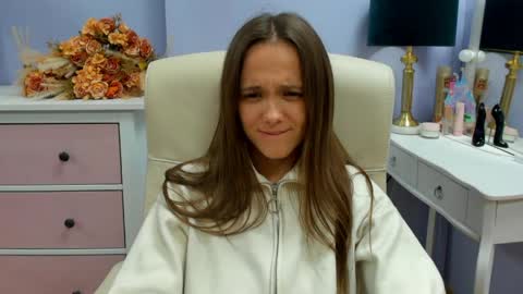 Emilly online show from May 2026 06:42:01 AM