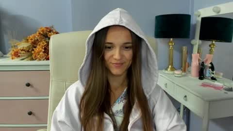 Emilly online show from May 2026 06:43:01 AM