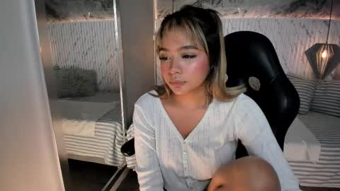 emilly_mell online show from September 2025 11:43:02 AM