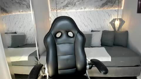 emilly_mell online show from September 2025 11:23:02 AM