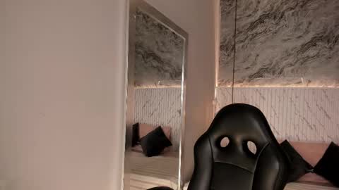 emilly_mell online show from September 2025 11:04:01 AM