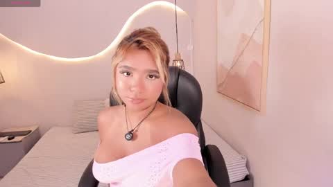 emilly_mell online show from May 2026 12:14:02 PM