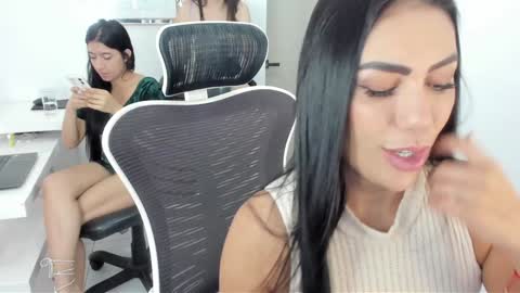 Snapshot of emillybrowm chatting on January 2025 02:55:02 PM Emilly online show from January 2025 02:55:02 PM