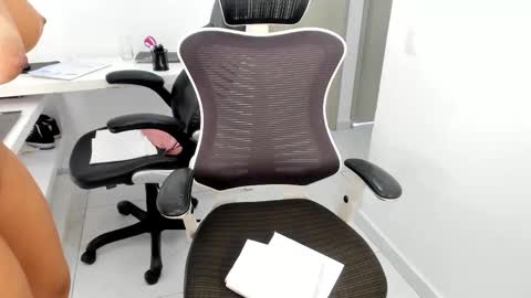 Snapshot of emillybrowm chatting on February 2025 06:20:01 PM Emilly online show from February 2025 06:20:01 PM