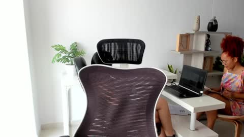 Snapshot of emillybrowm chatting on March 2025 03:02:01 PM Emilly online show from March 2025 03:02:01 PM