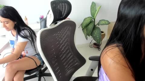 Snapshot of emillybrowm chatting on October 2025 01:46:02 PM Emilly online show from October 2025 01:46:02 PM