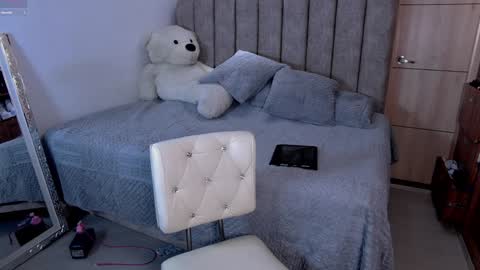  emily valentina     online show from October 2025 12:14:01 AM