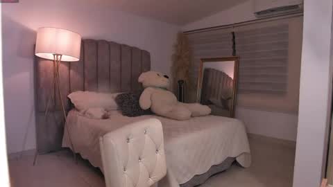 Snapshot of emily_____ chatting on May 2026 03:05:01 PM emily valentina online show from May 2026 03:05:01 PM