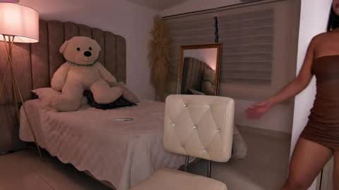 Snapshot of emily_____ chatting on May 2026 01:47:02 AM emily valentina online show from May 2026 01:47:02 AM