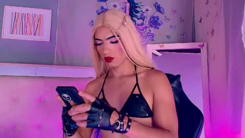 emily_castillo1_ online show from May 2026 12:50:01 AM