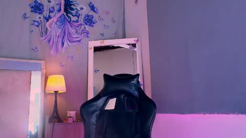 emily_castillo1_ online show from May 2026 07:35:01 AM
