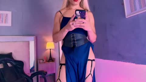 Snapshot of emily_castillo1_ chatting on July 2026 07:01:01 AM emily_castillo1_ online show from July 2026 07:01:01 AM