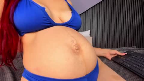 Snapshot of emily_cooper21 chatting on December 2024 06:49:02 PM emily online show from December 2024 06:49:02 PM