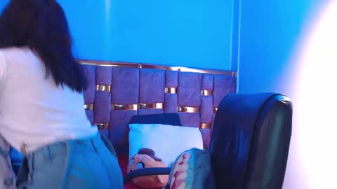 emily fox 3 online show from September 2025 03:28:02 AM