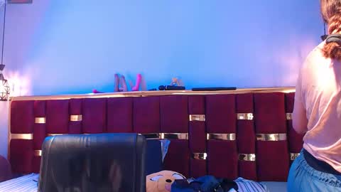 emily fox 3 online show from October 2025 11:44:02 AM