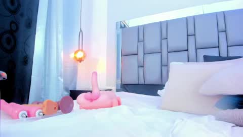 Snapshot of emily_gil1 chatting on January 2025 04:16:01 PM Emi online show from January 2025 04:16:01 PM