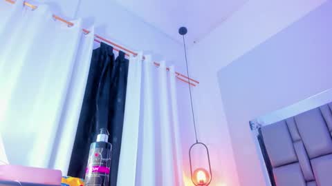 Snapshot of emily_gil1 chatting on March 2025 04:33:02 PM Emi online show from March 2025 04:33:02 PM