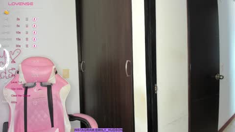 Snapshot of emily_huddson_ chatting on December 2024 06:20:02 PM independet model online show from December 2024 06:20:02 PM