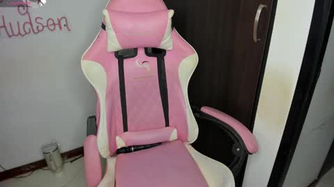 Snapshot of emily_huddson_ chatting on February 2025 10:14:01 PM independet model online show from February 2025 10:14:01 PM