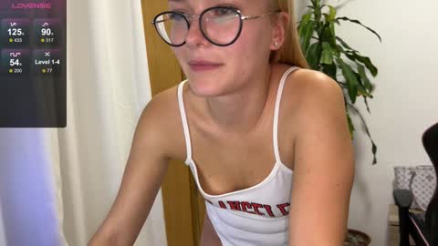 Snapshot of emily_jayreal chatting on January 2025 06:27:01 PM Emily online show from January 2025 06:27:01 PM