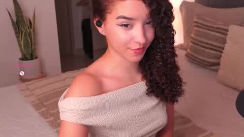 Juliana online show from October 2025 10:33:02 PM