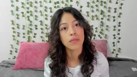 Snapshot of emily_jonessxx chatting on January 2026 05:29:02 PM emily online show from January 2026 05:29:02 PM